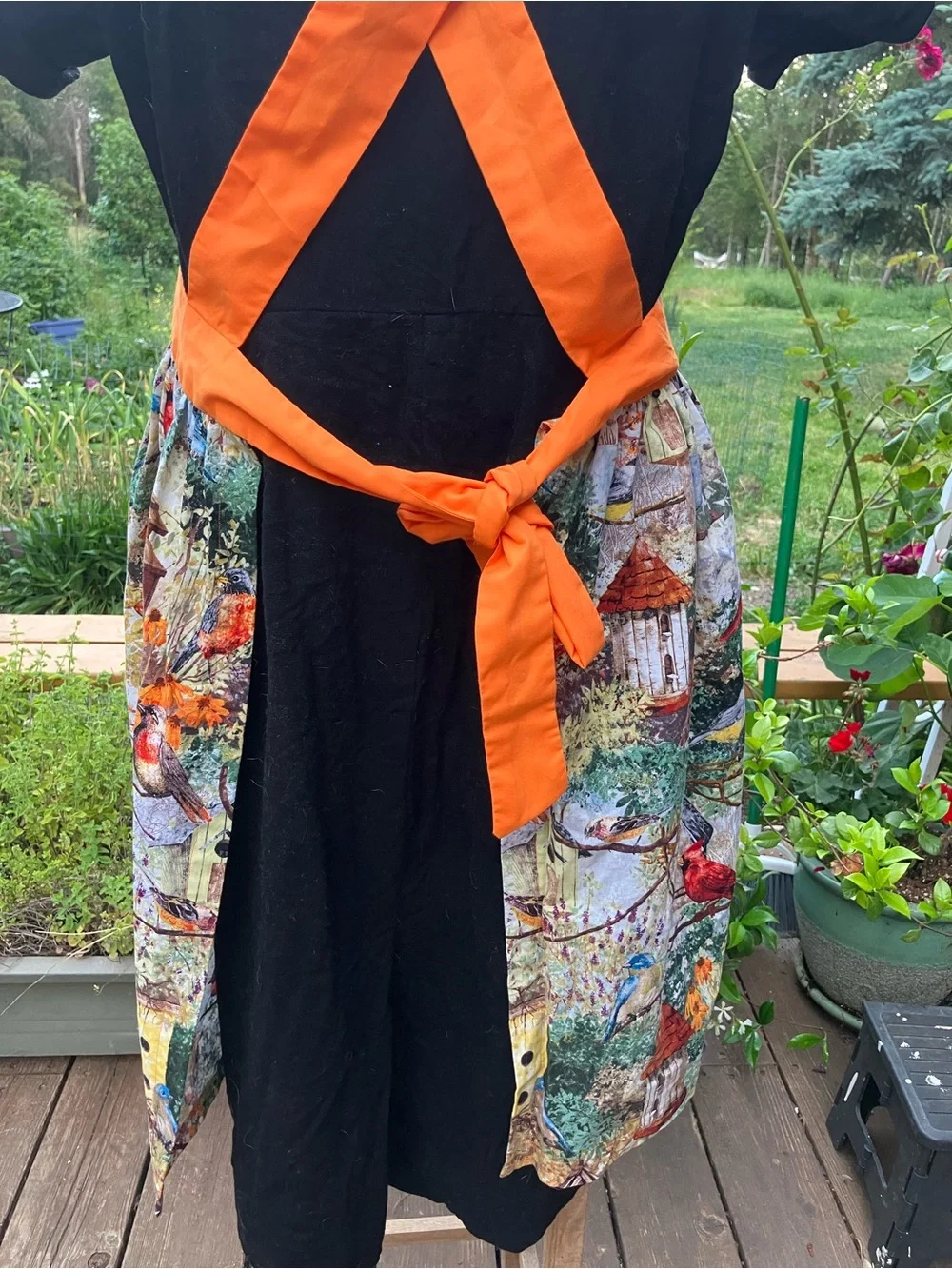 Apron handmade tie back with pockets and birds birdhouses pleated old fashioned